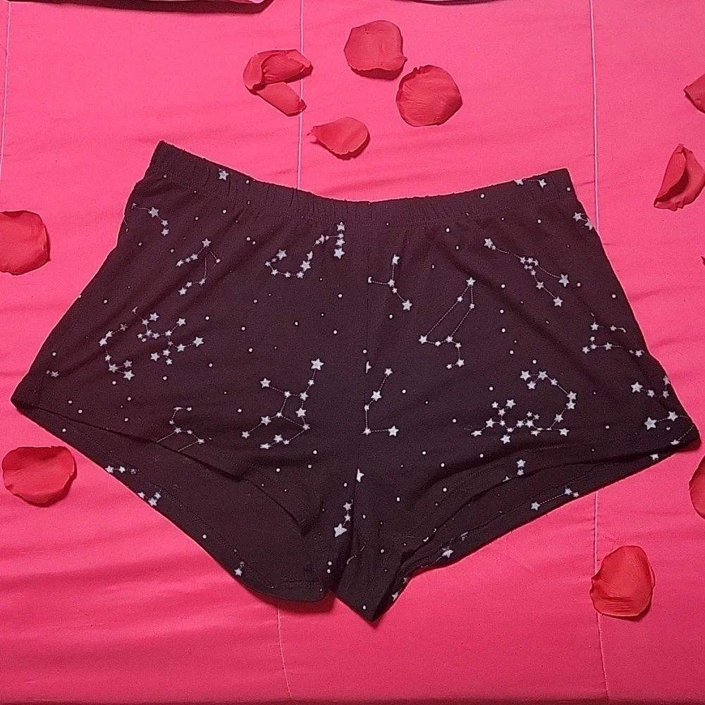 Assorted comfy shorts 😍 - Picture 2 of 12